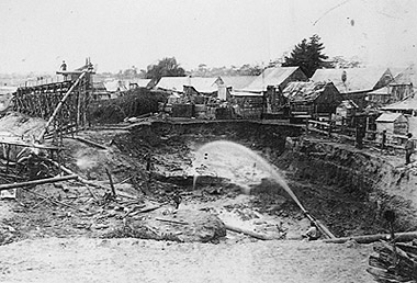photo: Tin Mining in Tingha c.1900.