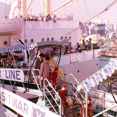 British migrants arrive in Sydney on the 'Fairsea' c.1963. Courtesy National Archives of Australia