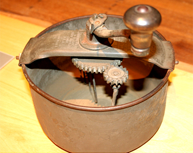 'Universal' cake maker c.1904. Photograph Vesna Ristevski