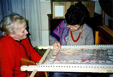 Lacemakers (ricamatrice), Adelina Vardanega (Zatta) and Celina in 1996. Photo by Robyn Oliver.
