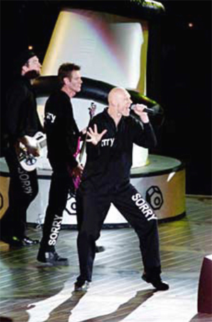 Midnight Oil do the Sydney Olympics 2000. Courtesy of www.midnightoil.free.fr 