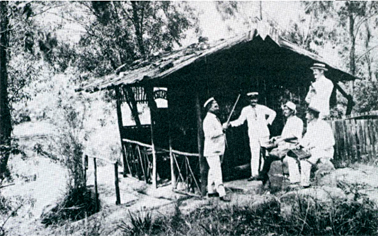 Zither players Ernst Schönfuss and Karl Pfingst rehearse at the Internees river hut <em>Alstertal Villa</em> circa 1916.