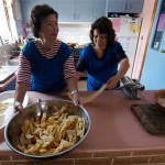 Maria and sister Iolanda presenting their freshly made crostole, 2005. / Maria con la sorella Iolanda ci presentano le deliziose crostole, 2005.