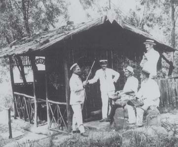 Zither players Ernst Schönfuss and Karl Pfingst rehearse at the Internees river hut Alstertal Villa c.1916. Berrima District Museum